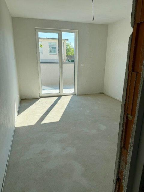 EXKLUZIVNE NA PREDAJ od DEVELOPERA posledný 3 IZBOVÝ BYT na 1.NP s velkorysou terasou - C5