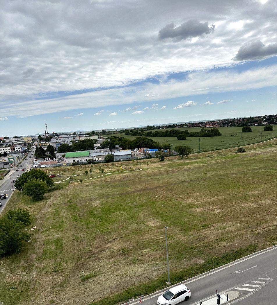 Prenájom pozemku pri OC ISLAND Trnava – vhodné na podujatia