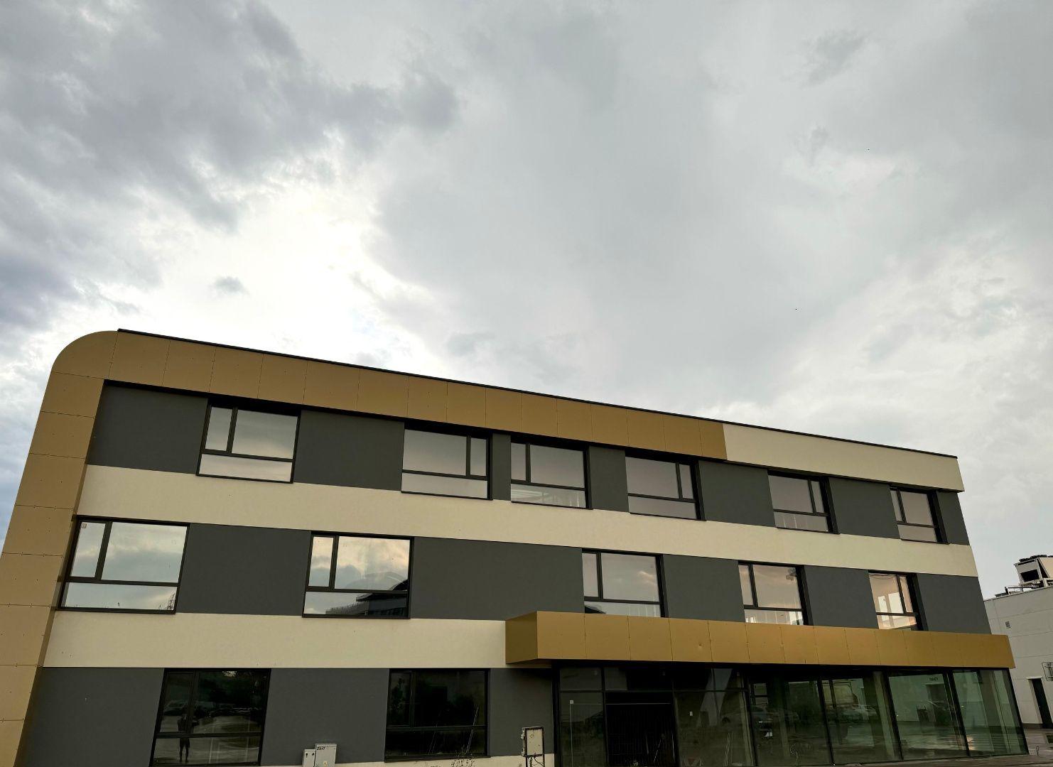 LEVELREAL | Na prenájom polyfunkčná budova v OC ISLAND