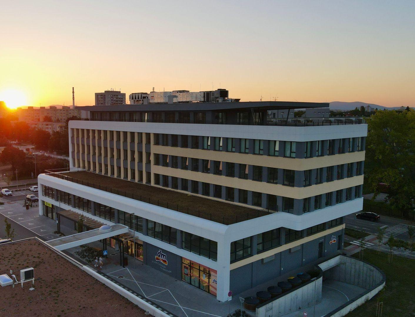 LEVELREAL | OC ISLAND - Na prenájom lukratívny obchodný priestor