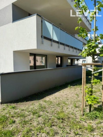 EXKLUZIVNE NA PREDAJ od DEVELOPERA posledný 3 IZBOVÝ BYT na 1.NP s velkorysou terasou - C5