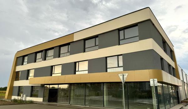 LEVELREAL | Na prenájom polyfunkčná budova v OC ISLAND