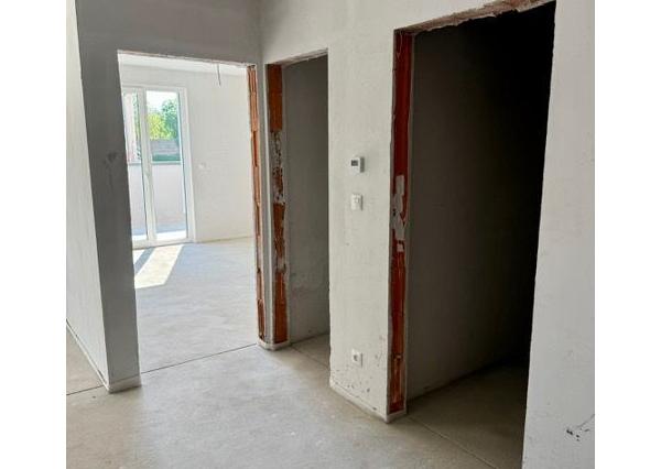 EXKLUZIVNE NA PREDAJ od DEVELOPERA posledný 3 IZBOVÝ BYT na 1.NP s velkorysou terasou - C5