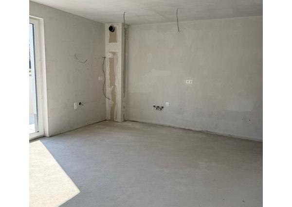 EXKLUZIVNE NA PREDAJ od DEVELOPERA posledný 3 IZBOVÝ BYT na 1.NP s velkorysou terasou - C5