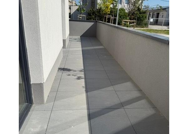 EXKLUZIVNE NA PREDAJ od DEVELOPERA posledný 3 IZBOVÝ BYT na 1.NP s velkorysou terasou - C5