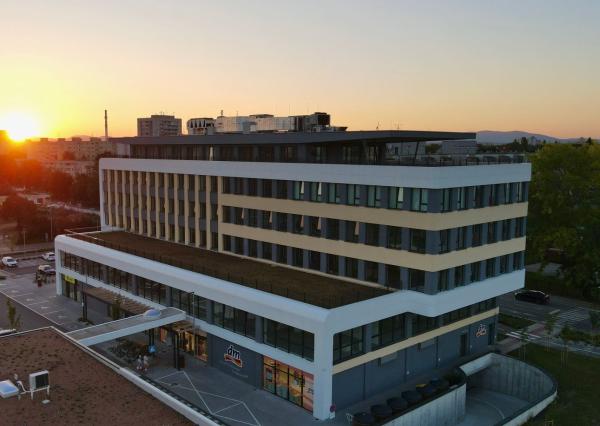 LEVEL REAL: Na prenájom posledný voľný obchodný priestor v OC Island na Linčianskej