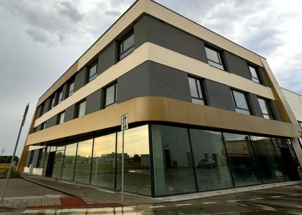 LEVELREAL | OC ISLAND - Na prenájom priestor