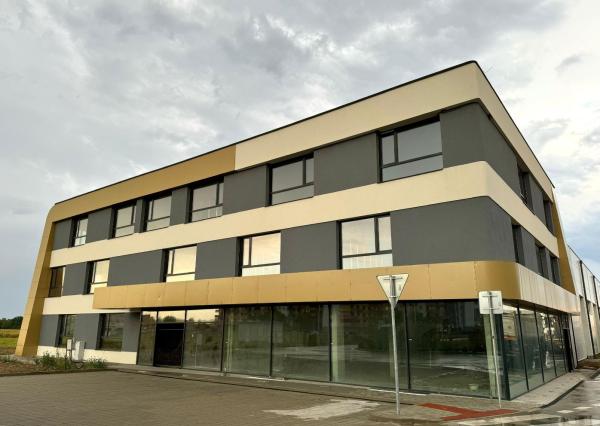 LEVELREAL | Na prenájom polyfunkčná budova v OC ISLAND