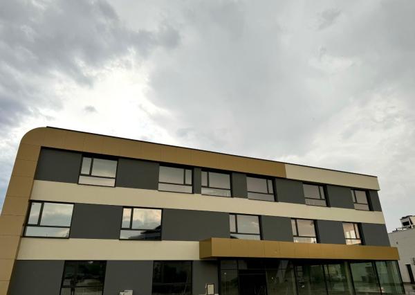 LEVELREAL | Na prenájom polyfunkčná budova v OC ISLAND